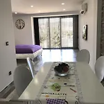 Ajla Апартаменты *