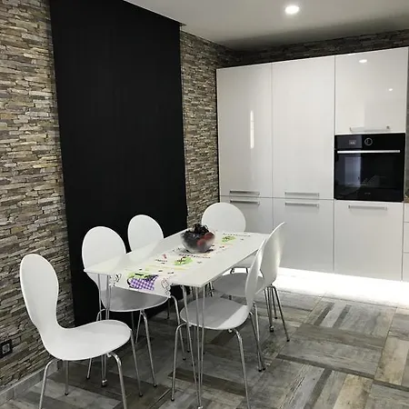 Ajla Apartment *