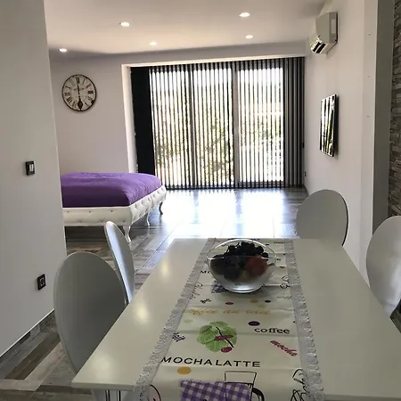 Ajla Apartment *