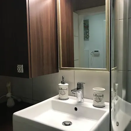 Ajla Apartment *