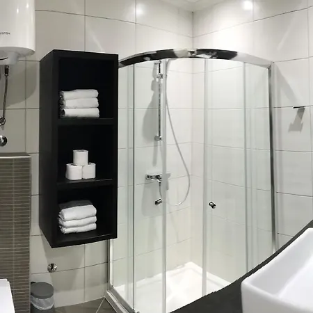 Ajla トゥズラ